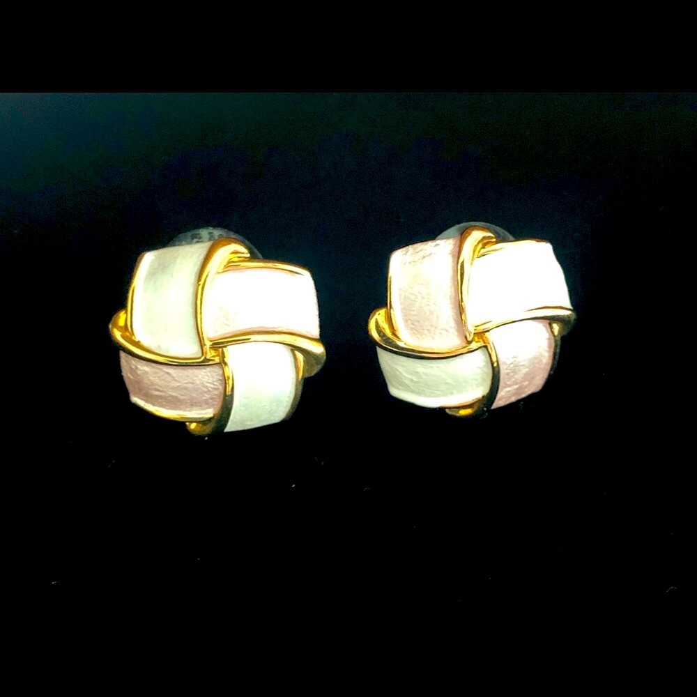 🌸18kt Gold Plated Rose & White Enamel Earrings🌸 - Picture 2 of 3
